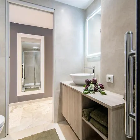 Near Croisette- 4 Star -seaview * Cannes